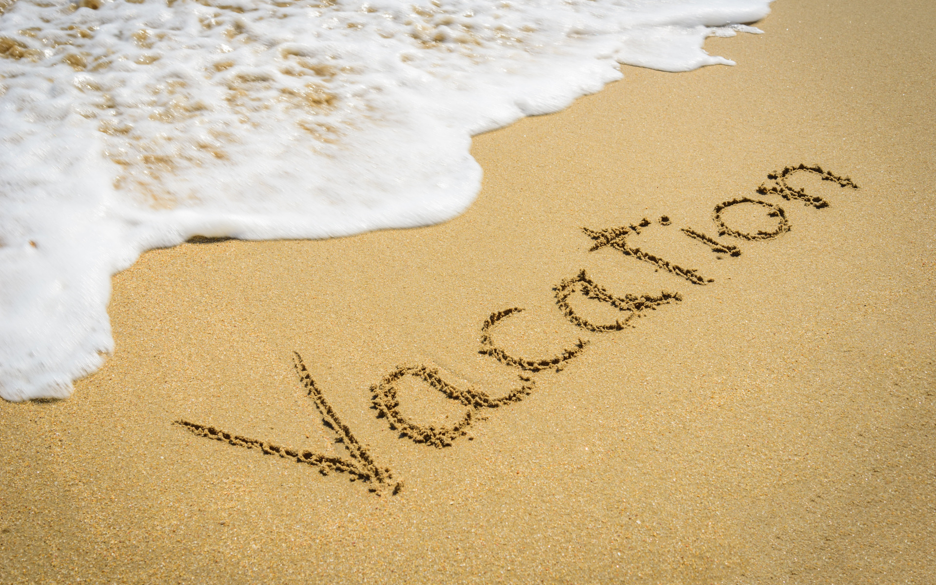 Надпись на песке на море